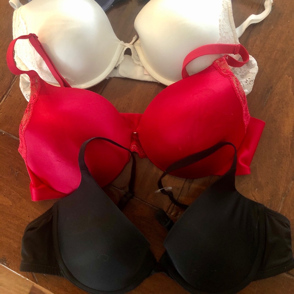 Bras - Picture 2 of 2